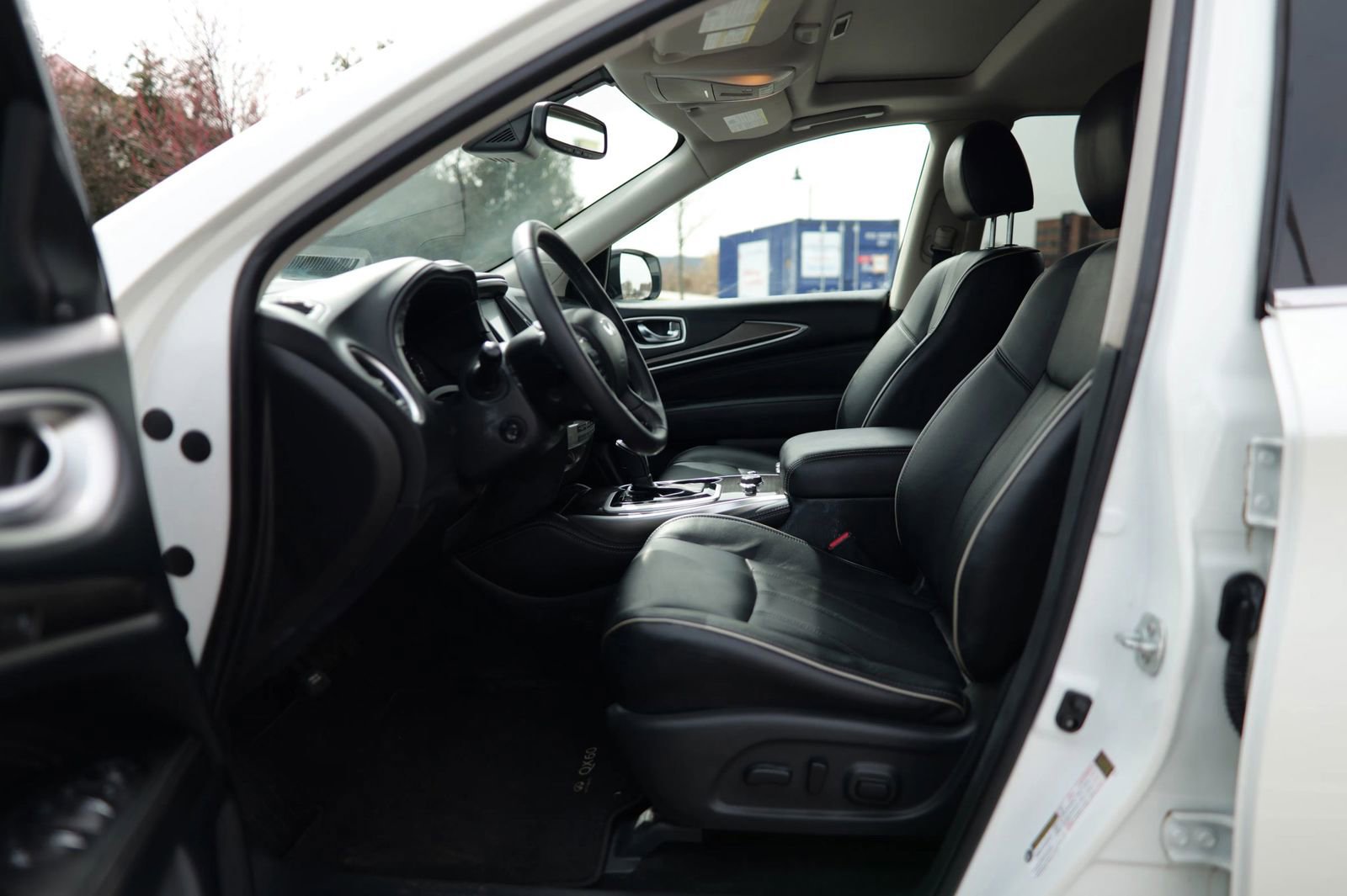 Used 2019 INFINITI QX60 Luxe w/ Essential Package image 18