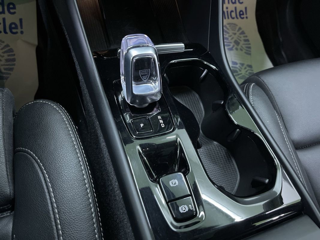 Used 2024 Volvo XC40 B5 Ultimate w/ Protection Package Premier AWD/4WD image 25