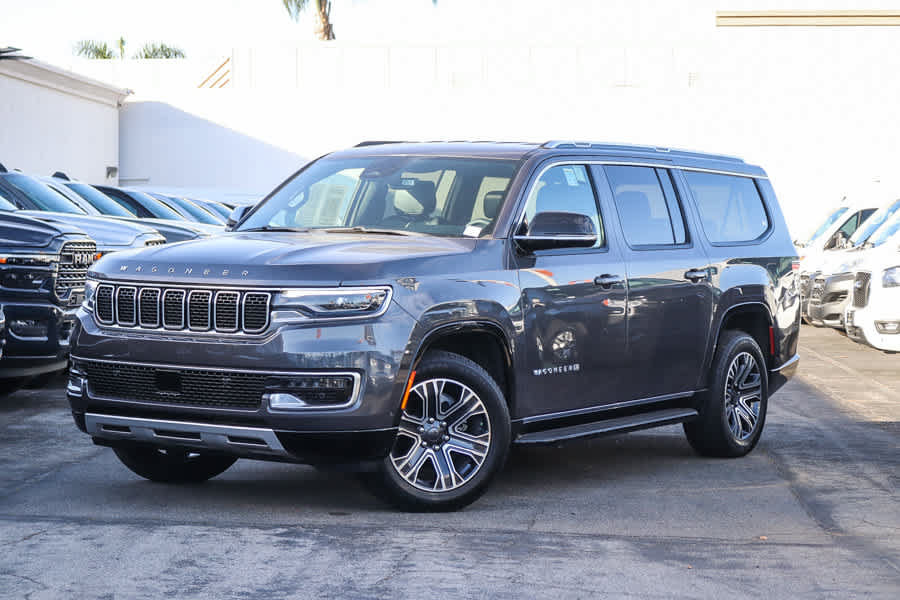Used 2024 Jeep Wagoneer L Series II RWD image 1