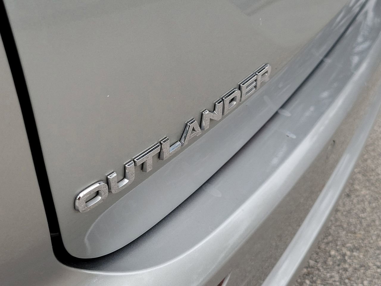 Used 2024 Mitsubishi Outlander SE image 6