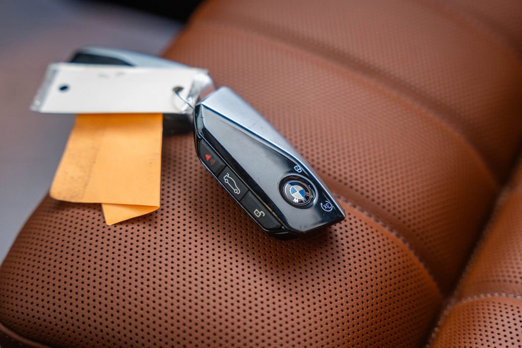 Used 2025 BMW 750e xDrive image 49