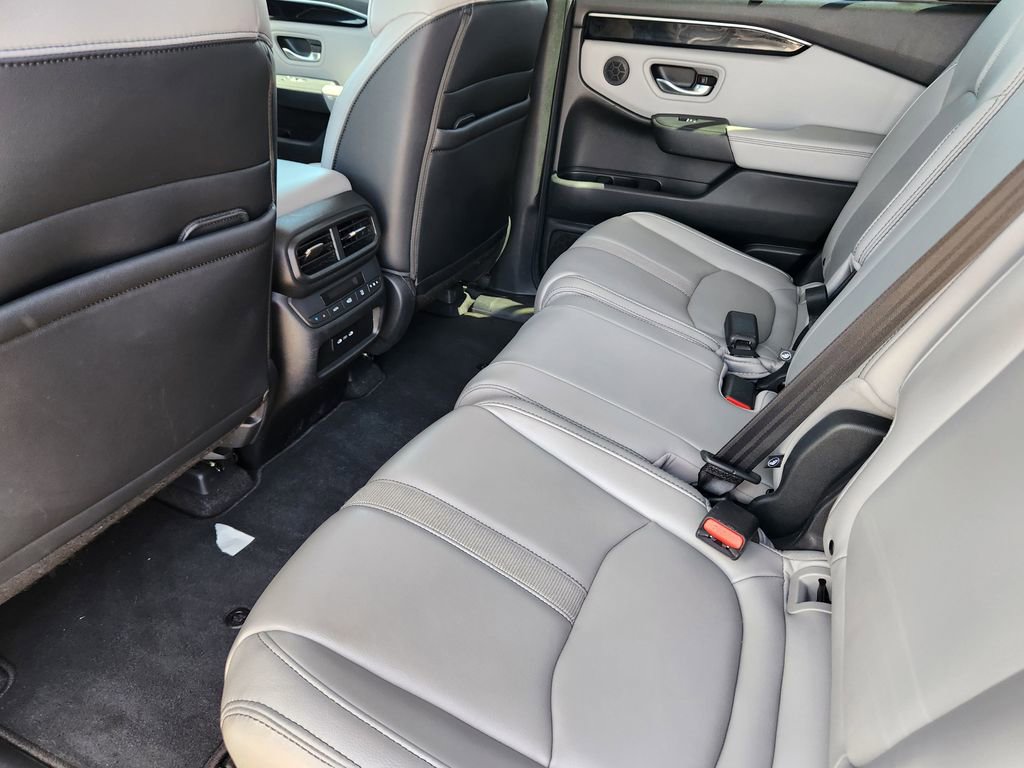 Used 2024 Honda Pilot Touring image 8