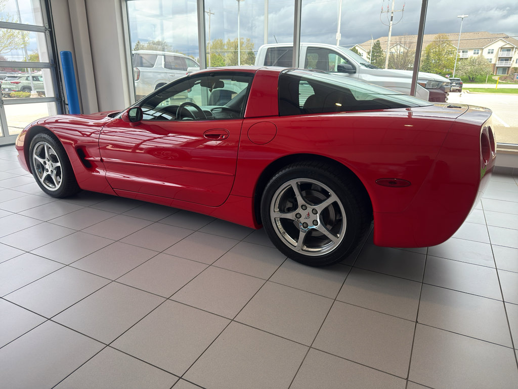 Used 2002 Chevrolet Corvette Coupe w/ Preferred Equipment Group2 RWD image 3