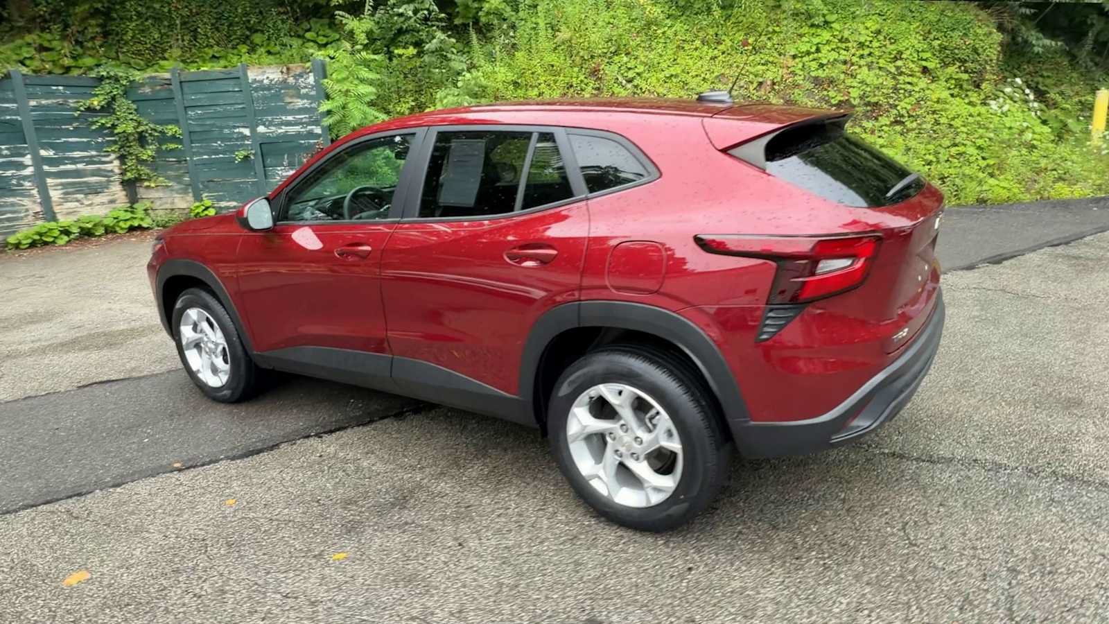 Certified 2024 Chevrolet Trax LS w/ LS Convenience Package FWD image 9
