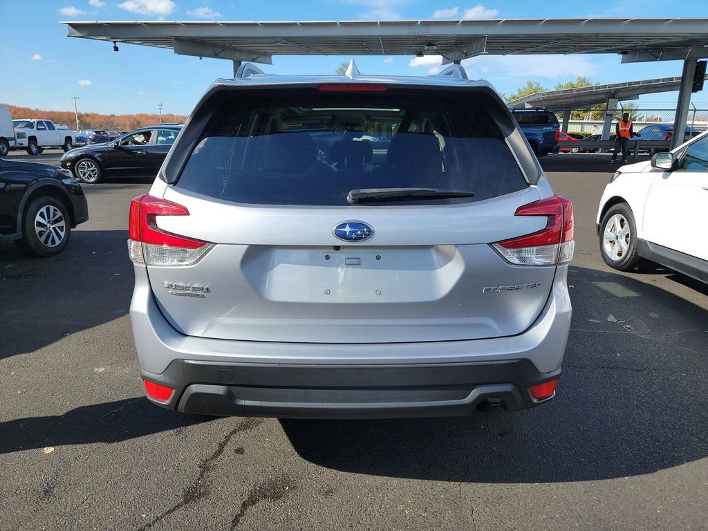 Used 2021 Subaru Forester Premium image 6