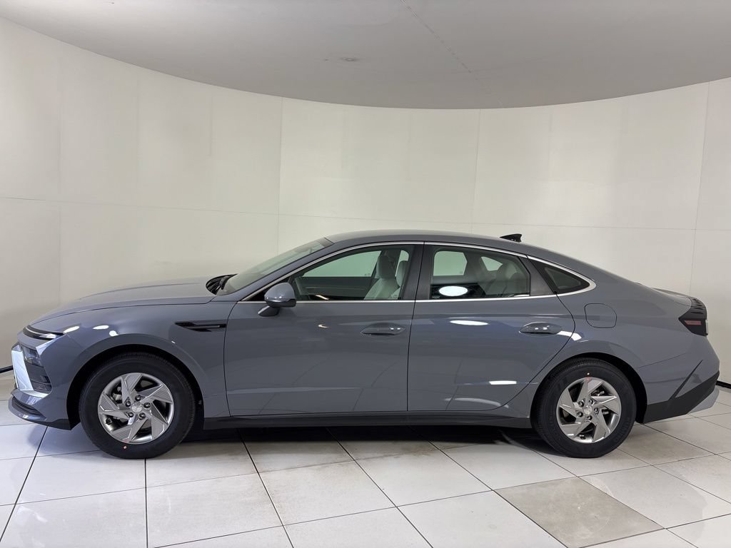 New 2026 Hyundai Sonata SE FWD image 2
