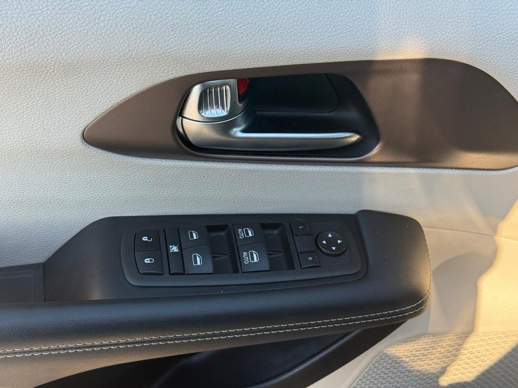 Used 2023 Chrysler Voyager LX image 18