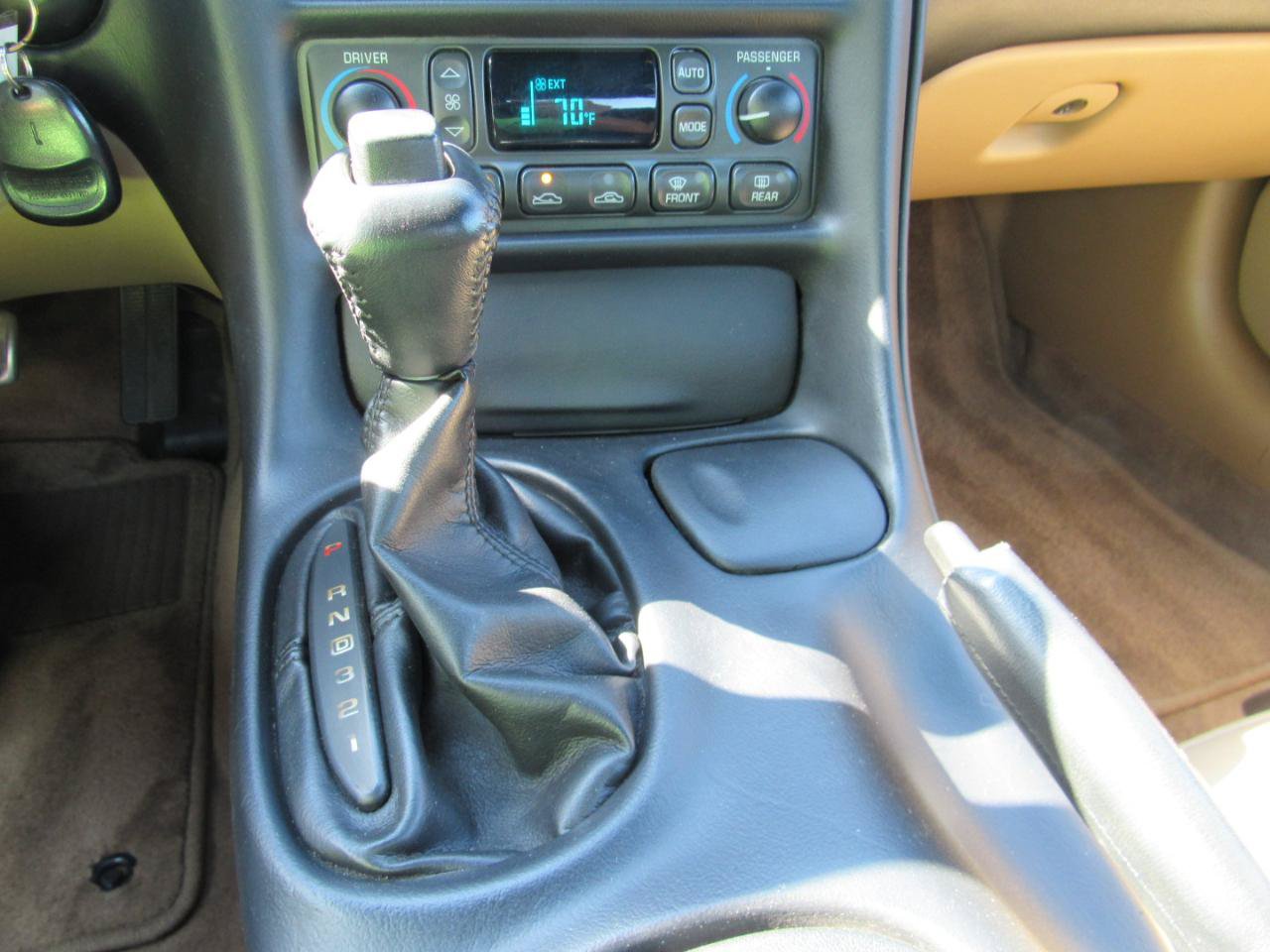 Used 2004 Chevrolet Corvette Convertible w/ Preferred Equipment Group RWD image 28