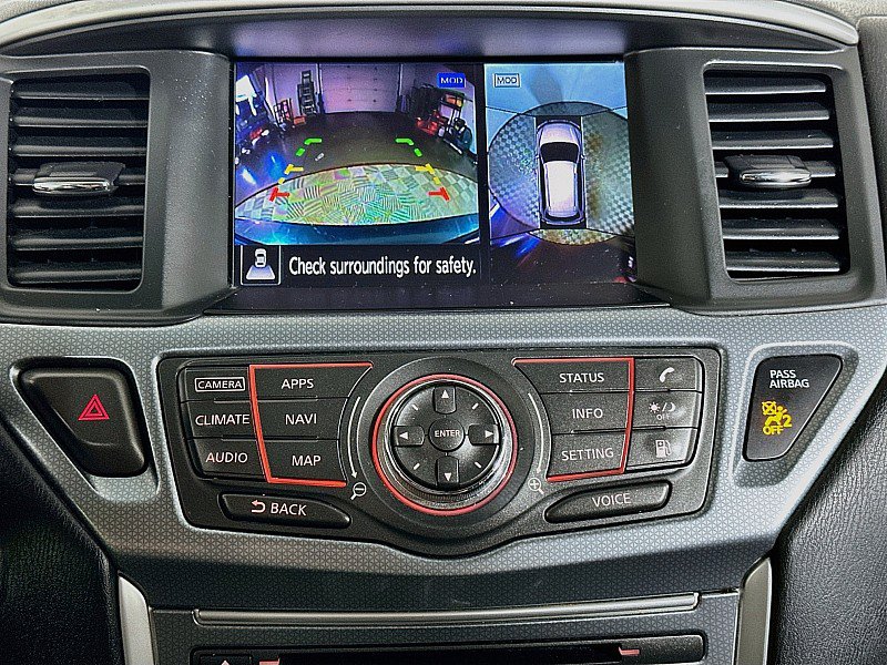 Used 2020 Nissan Pathfinder SL FWD image 16