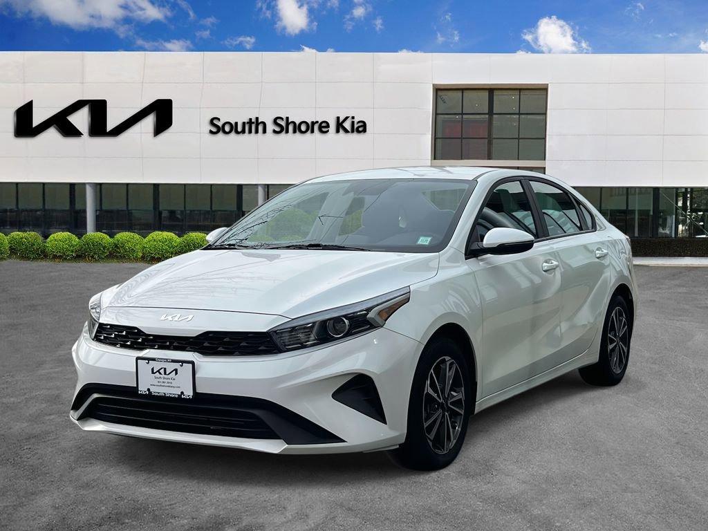 Used 2023 Kia Forte LXS w/ LXS Technology Package image 3