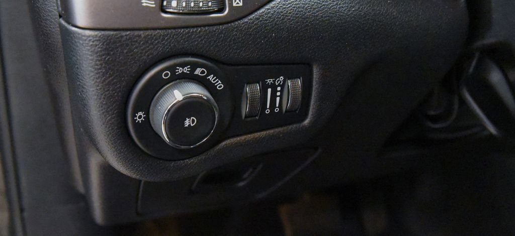 Used 2020 Jeep Cherokee Latitude Plus w/ Cold Weather Group image 13