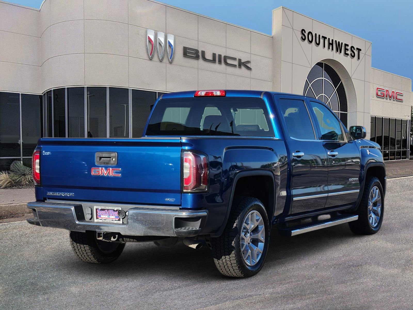 Used 2017 GMC Sierra 1500 SLT w/ SLT Premium Package image 5