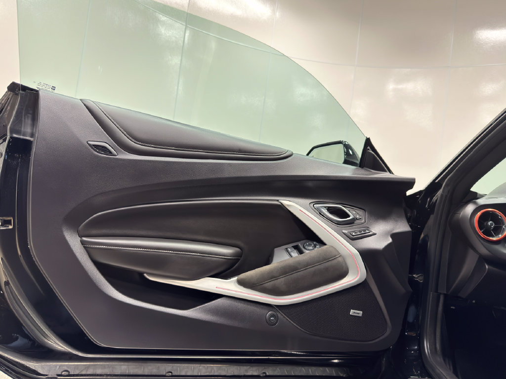 Used 2016 Chevrolet Camaro SS RWD image 15