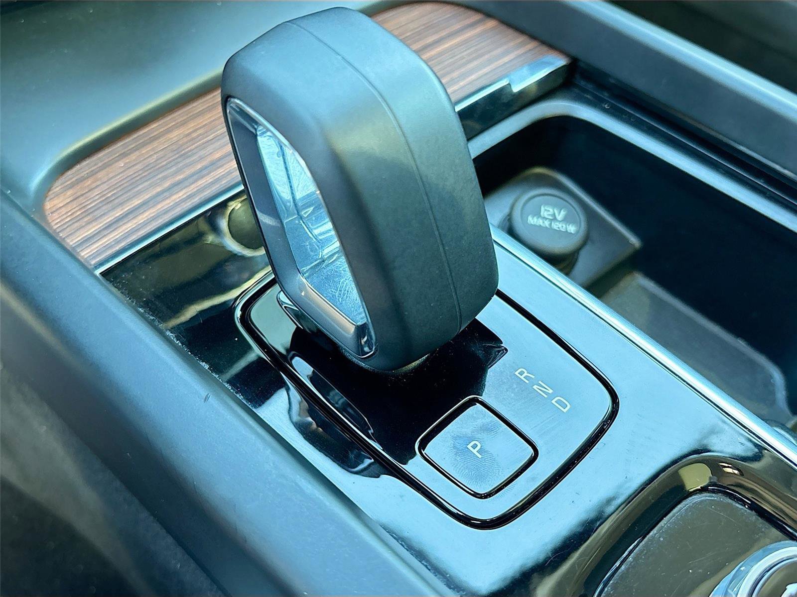 Used 2025 Volvo V60 B5 Cross Country Plus image 17