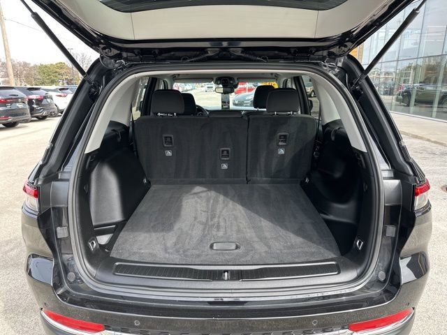 Used 2023 Jeep Grand Cherokee Laredo image 10