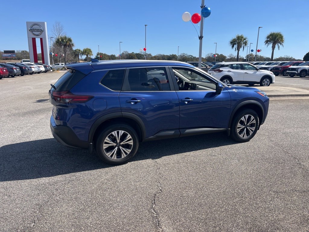 Used 2022 Nissan Rogue SV w/ SV Premium Package image 5