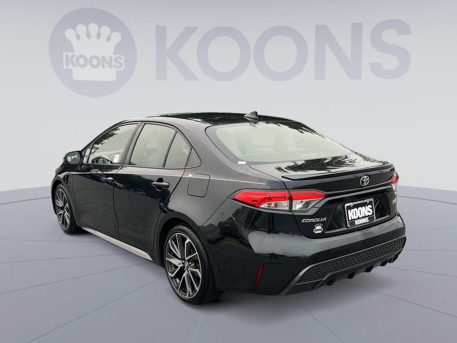 Used 2020 Toyota Corolla SE w/ SE Premium Package FWD image 4