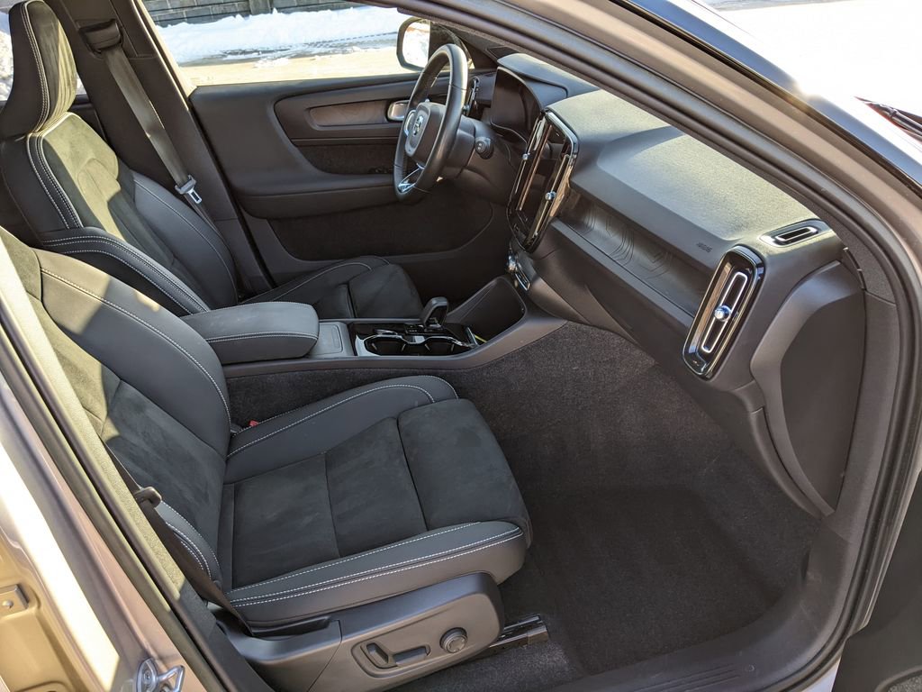 Certified 2023 Volvo XC40 Recharge Ultimate image 22