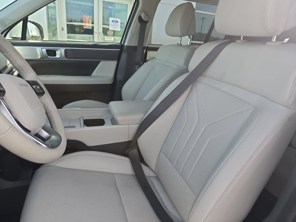 Used 2025 Hyundai Santa Fe SEL FWD image 9