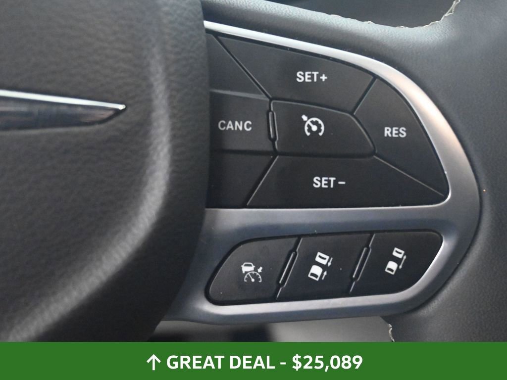 Used 2024 Chrysler Pacifica Touring-L image 43