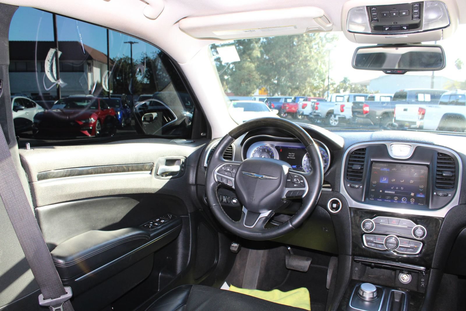 Used 2016 Chrysler 300 C RWD image 29