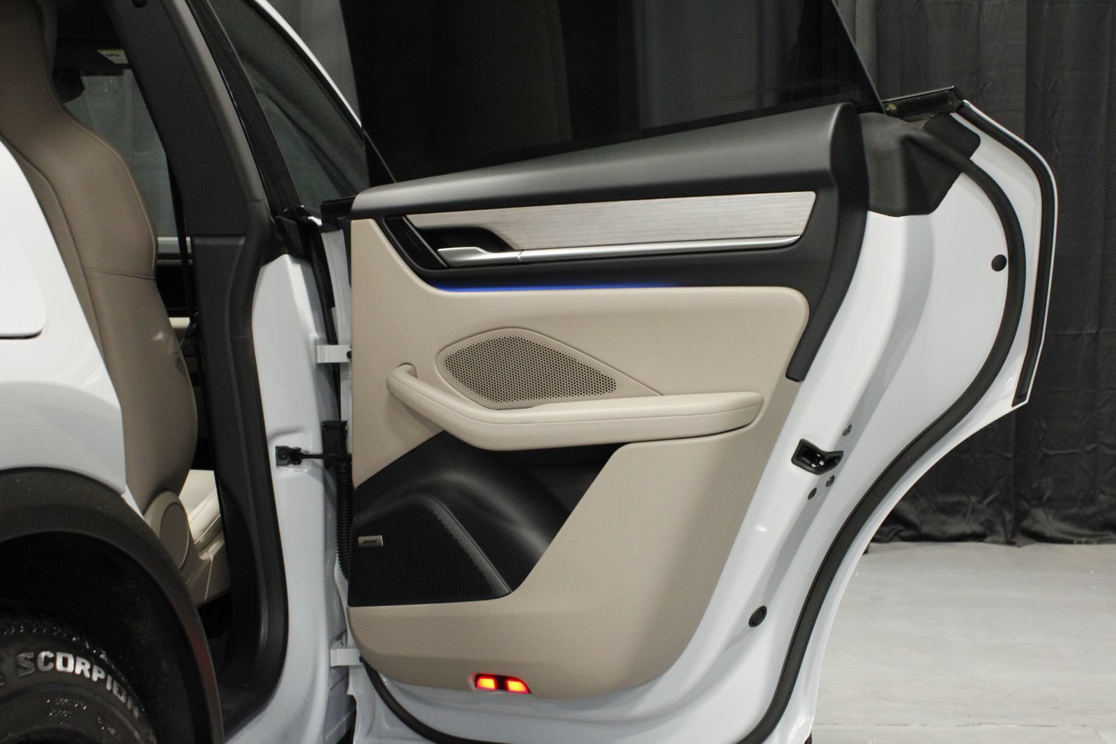 Certified 2025 Porsche Macan Electric RWD image 15