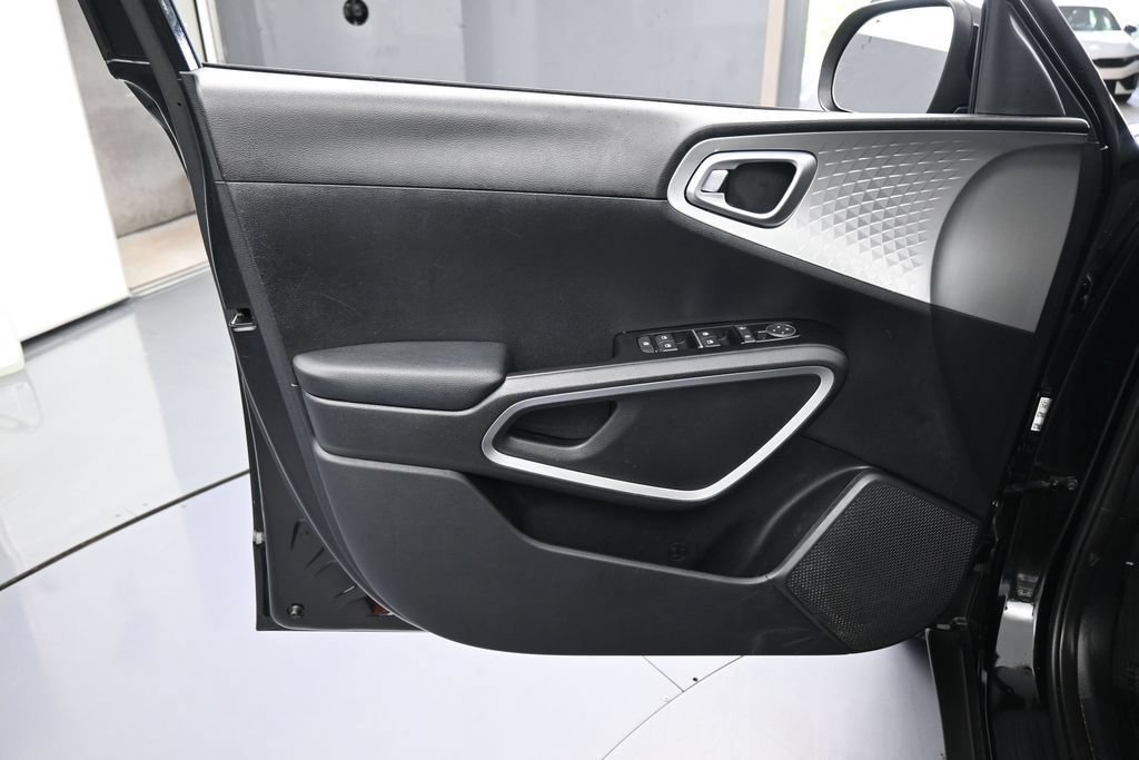Used 2023 Kia Soul S FWD image 13