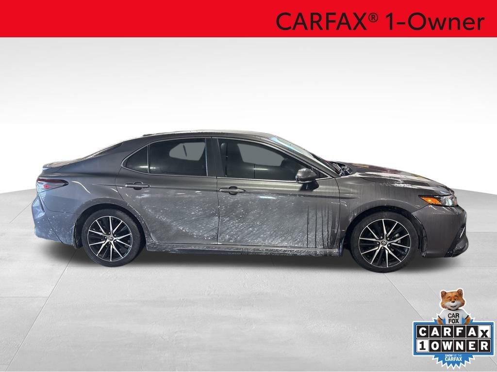 Used 2023 Toyota Camry SE image 3