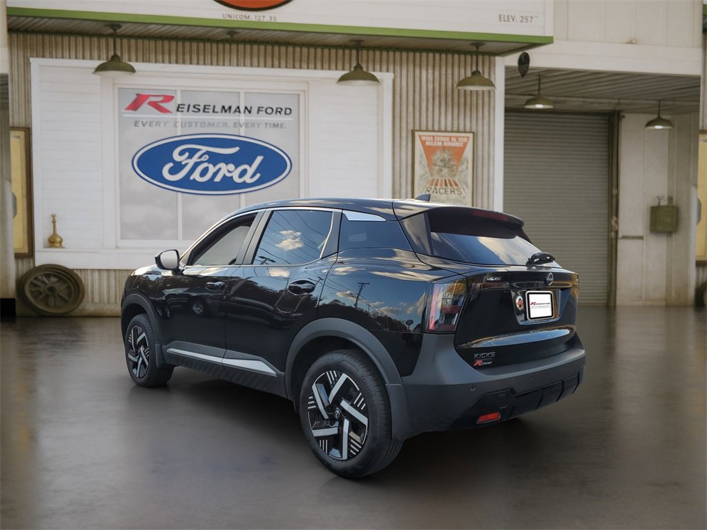 Used 2025 Nissan Kicks SV image 3