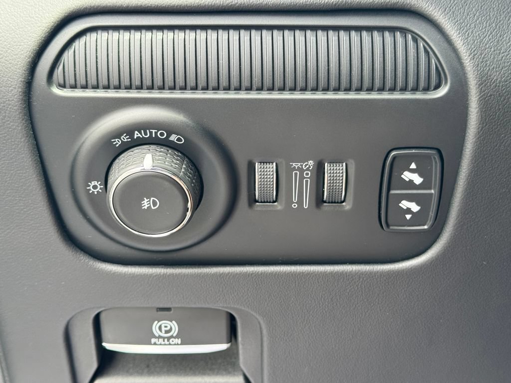 Used 2022 Jeep Grand Wagoneer Series II AWD/4WD image 35