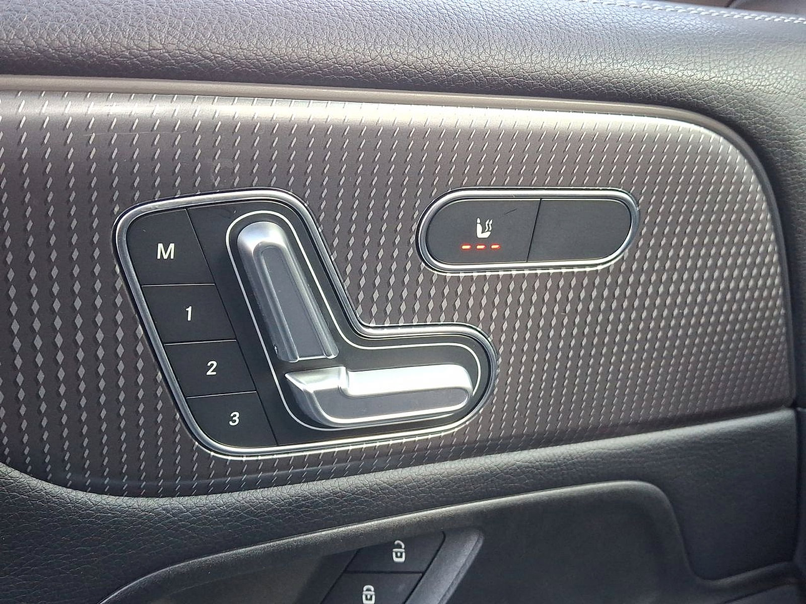 Used 2022 Mercedes-Benz GLB 250 4MATIC image 27