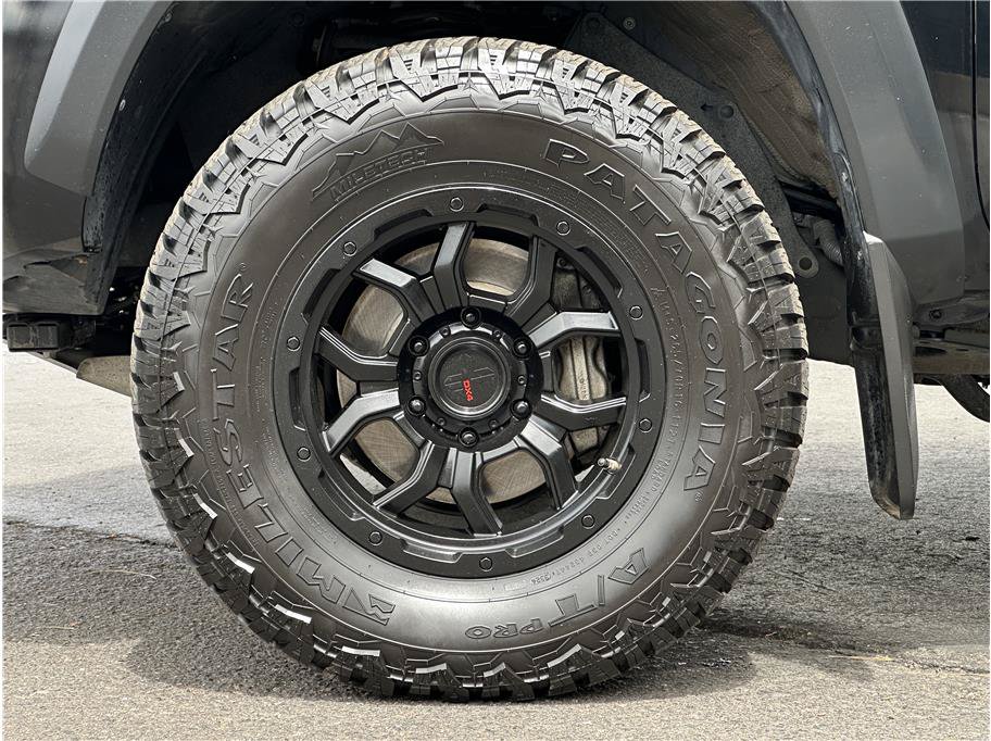 Used 2017 Toyota Tacoma TRD Off-Road w/ Tow Package (A/T) AWD/4WD image 29