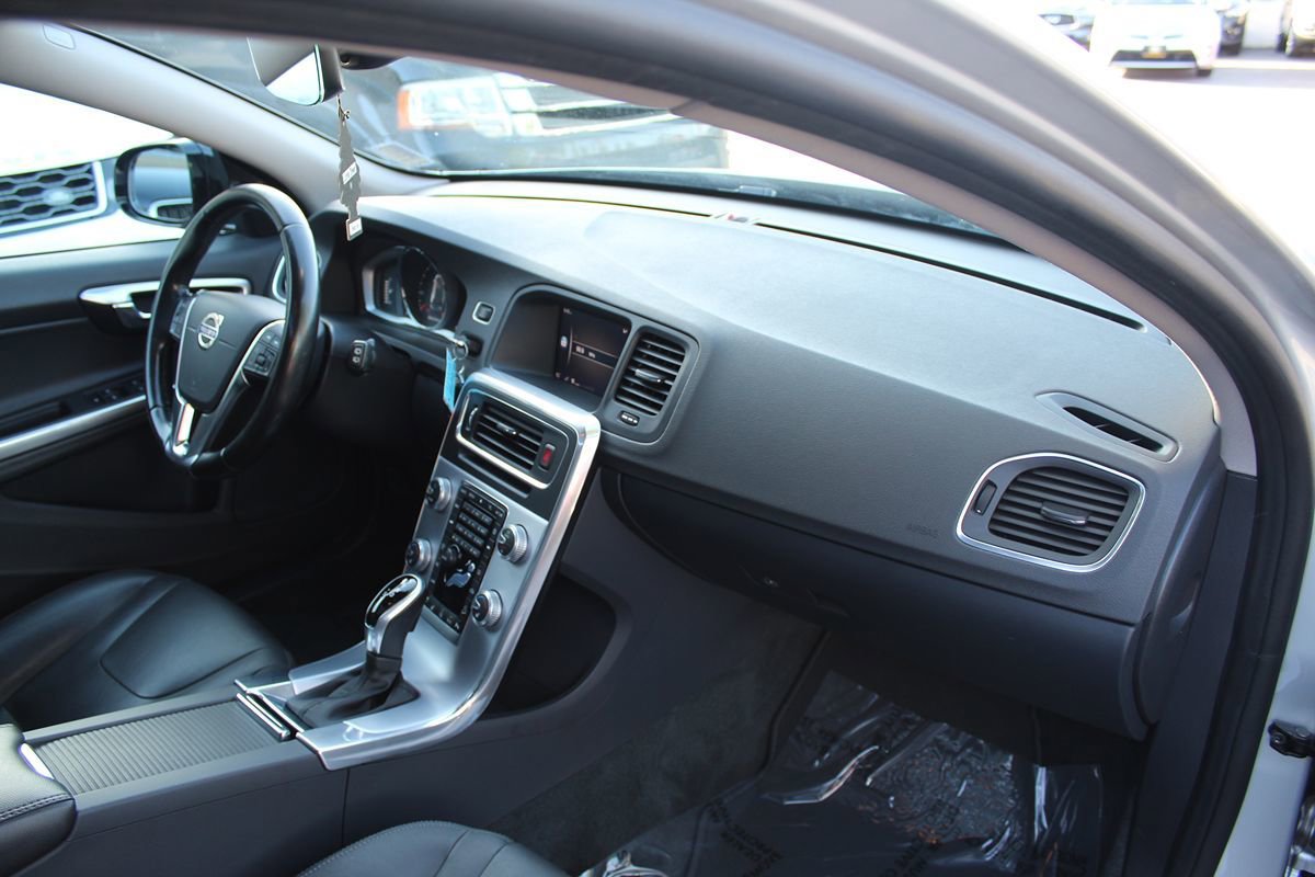 Used 2018 Volvo V60 T5 Cross Country AWD/4WD image 21