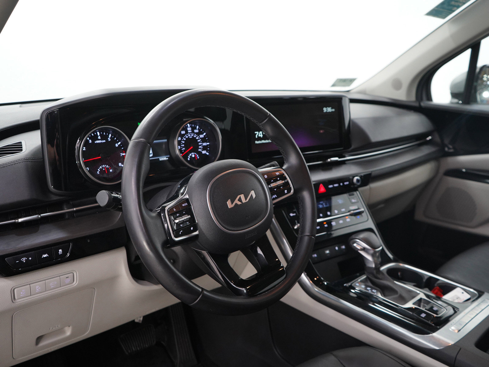 Used 2022 Kia Carnival EX FWD image 30