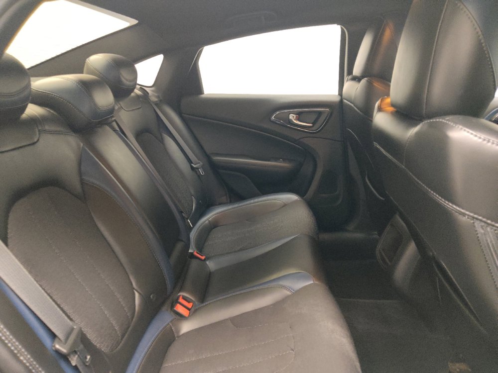 Used 2015 Chrysler 200 S FWD image 19