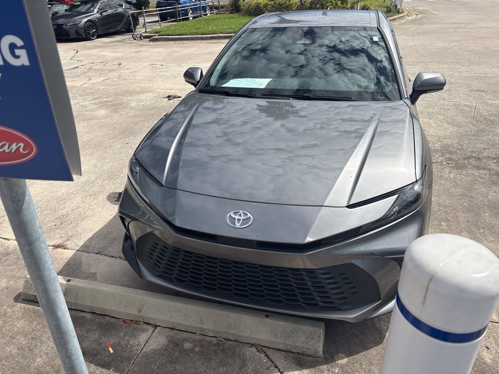 Used 2026 Toyota Camry SE FWD image 2