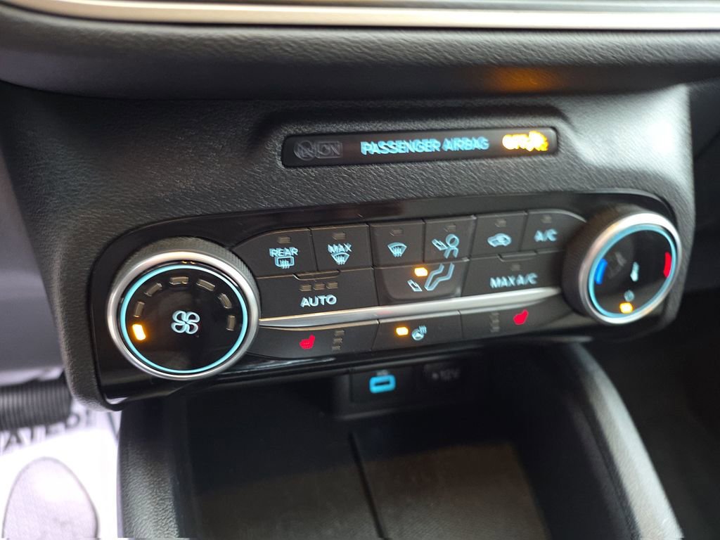 Used 2022 Ford Escape SE w/ Cold Weather Package image 25