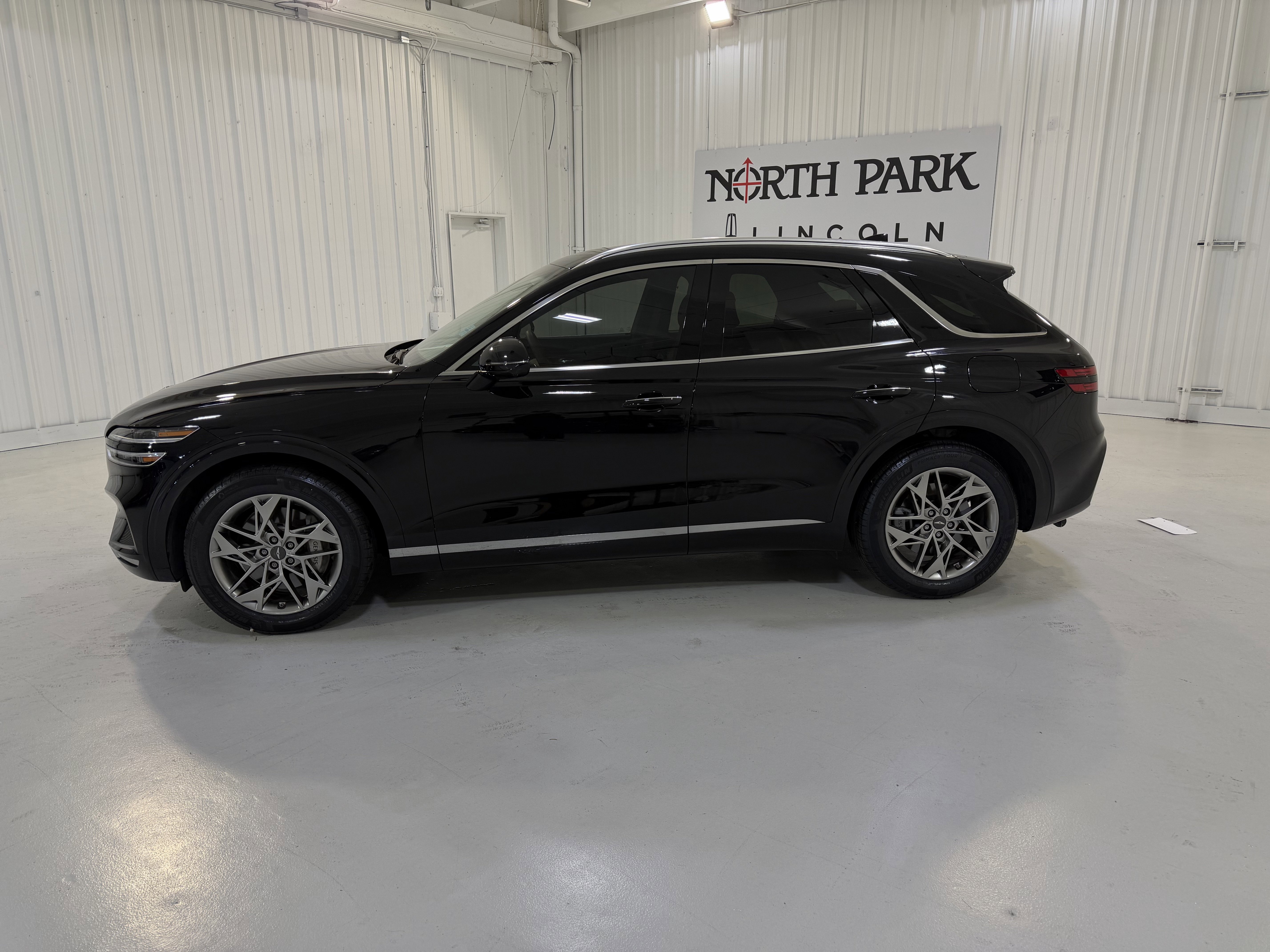 Used 2025 Genesis GV70 2.5T w/ Advanced Package AWD/4WD image 2