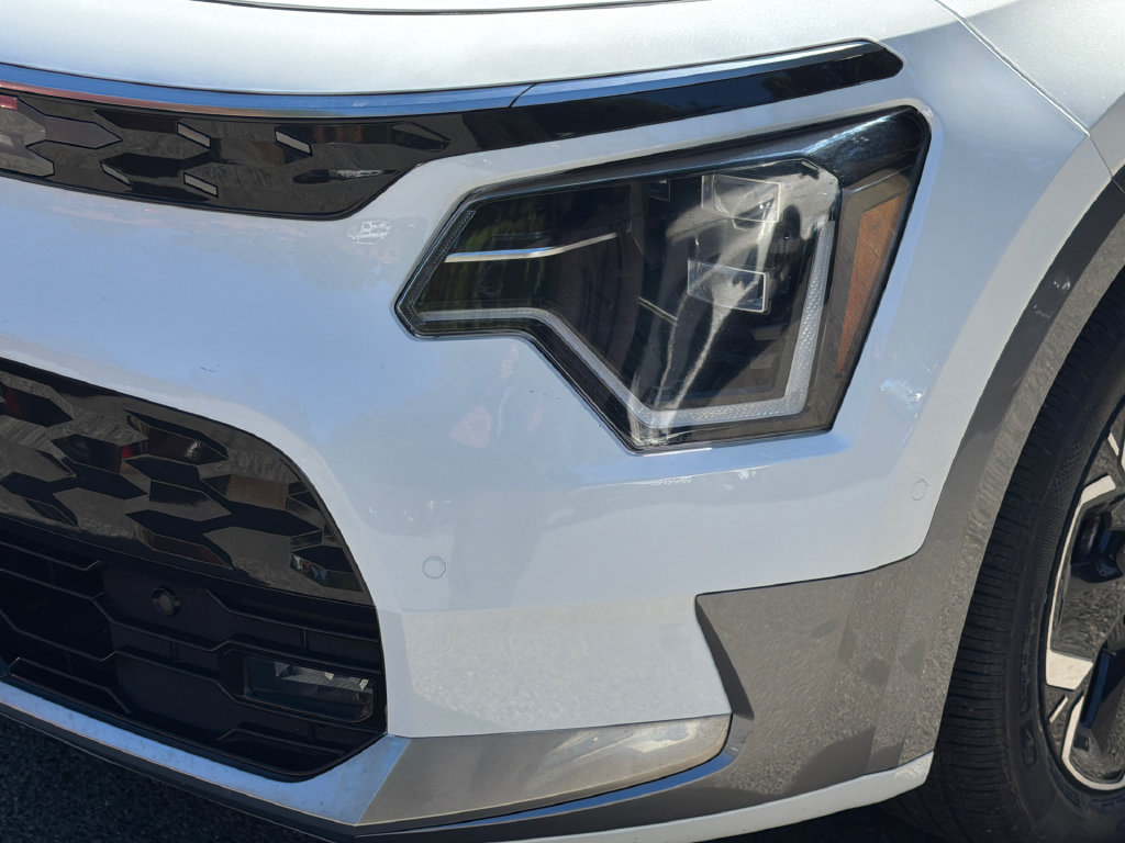 Used 2024 Kia Niro Wave w/ Wave Preserve Package FWD image 11