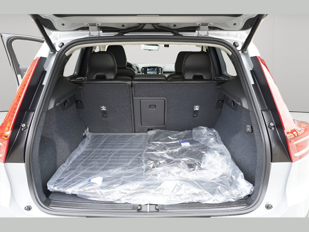 New 2025 Volvo XC40 B5 Plus w/ Climate Package AWD/4WD image 22
