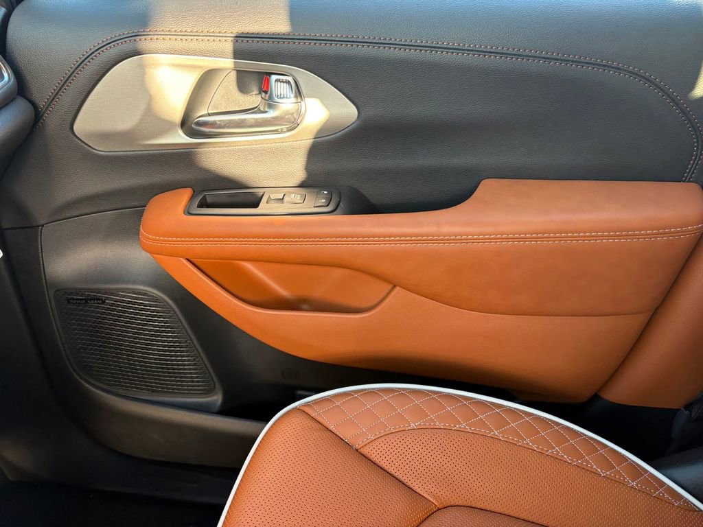 New 2026 Chrysler Pacifica Pinnacle w/ Trailer Tow Group image 30