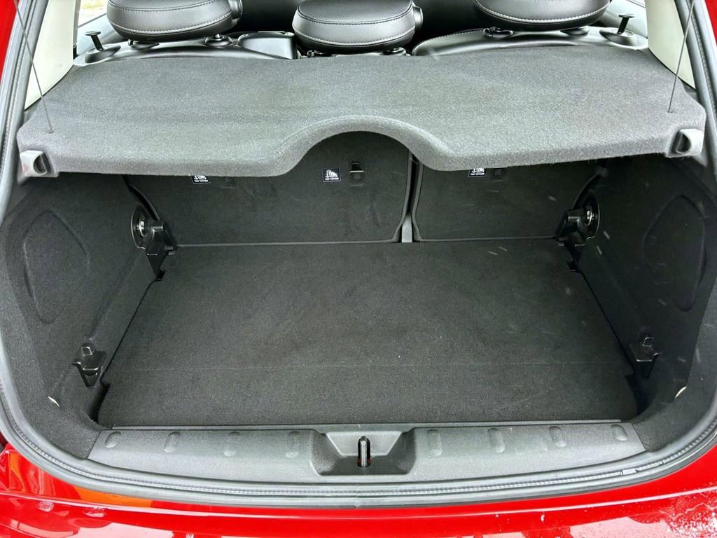 Used 2015 MINI Cooper 4-Door Hardtop image 6