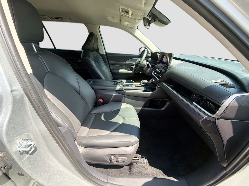 Used 2025 Toyota Grand Highlander FWD image 15
