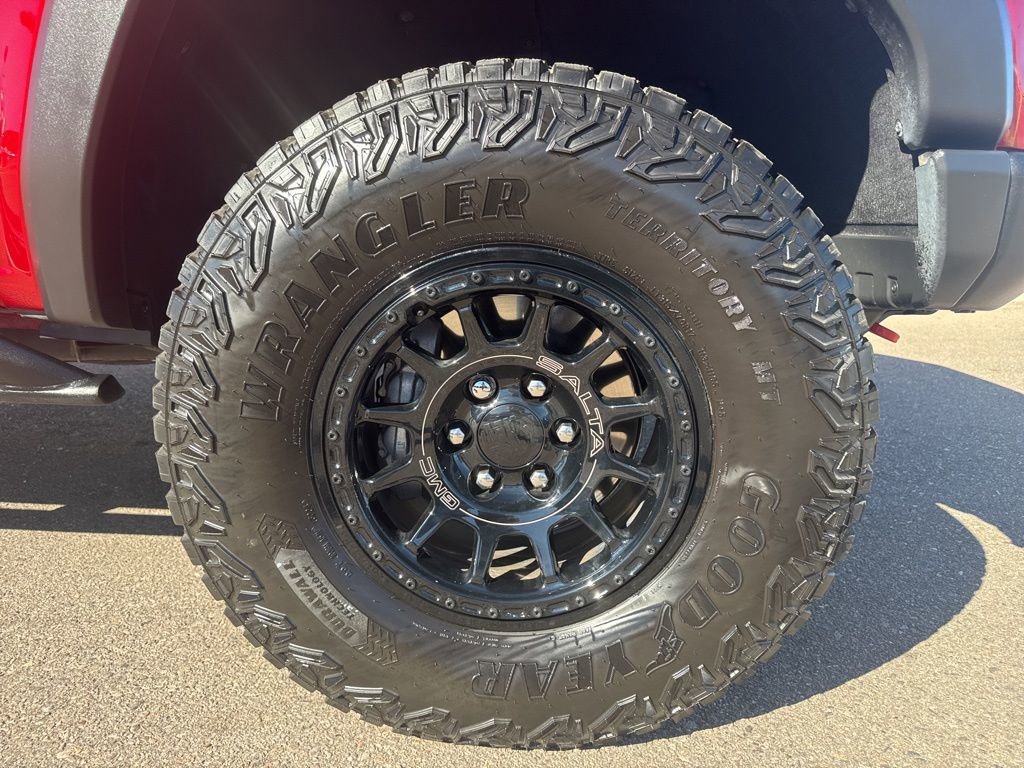 Certified 2025 GMC Canyon AT4 w/ AT4X AEV Edition image 10