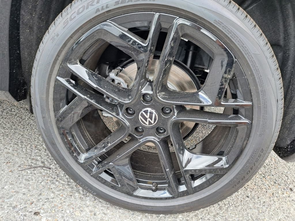 New 2026 Volkswagen Tiguan SE R-Line image 26