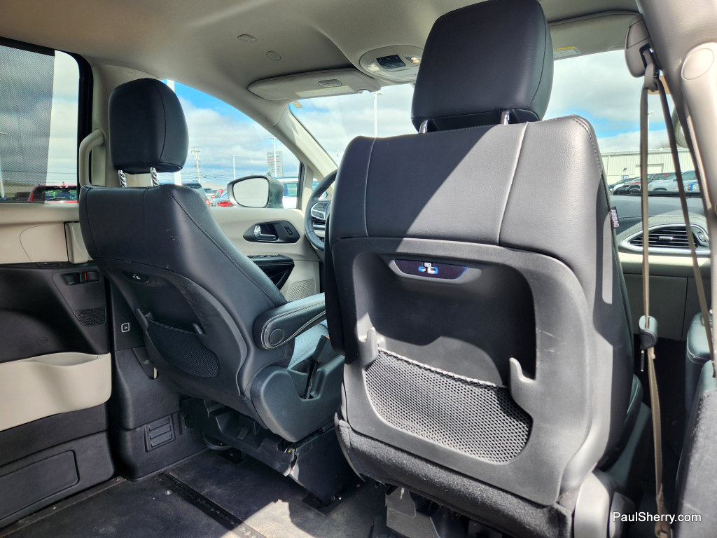 Used 2022 Chrysler Pacifica Touring-L FWD image 58