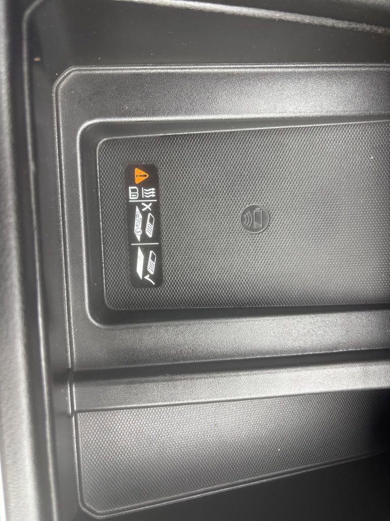 Certified 2020 Chevrolet Silverado 1500 LTZ w/ LTZ Premium Package AWD/4WD image 27