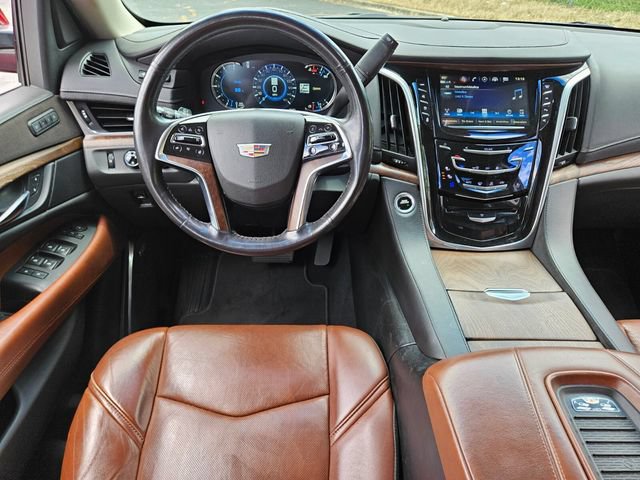 Used 2018 Cadillac Escalade Premium Luxury w/ LPO, Radiant Package AWD/4WD image 12