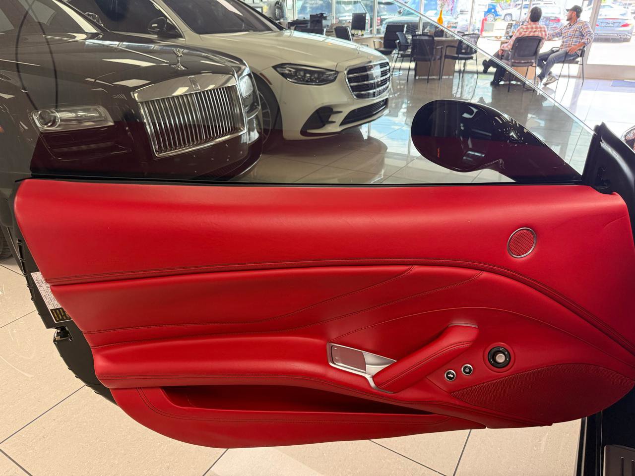 Used 2015 Ferrari California T RWD image 9