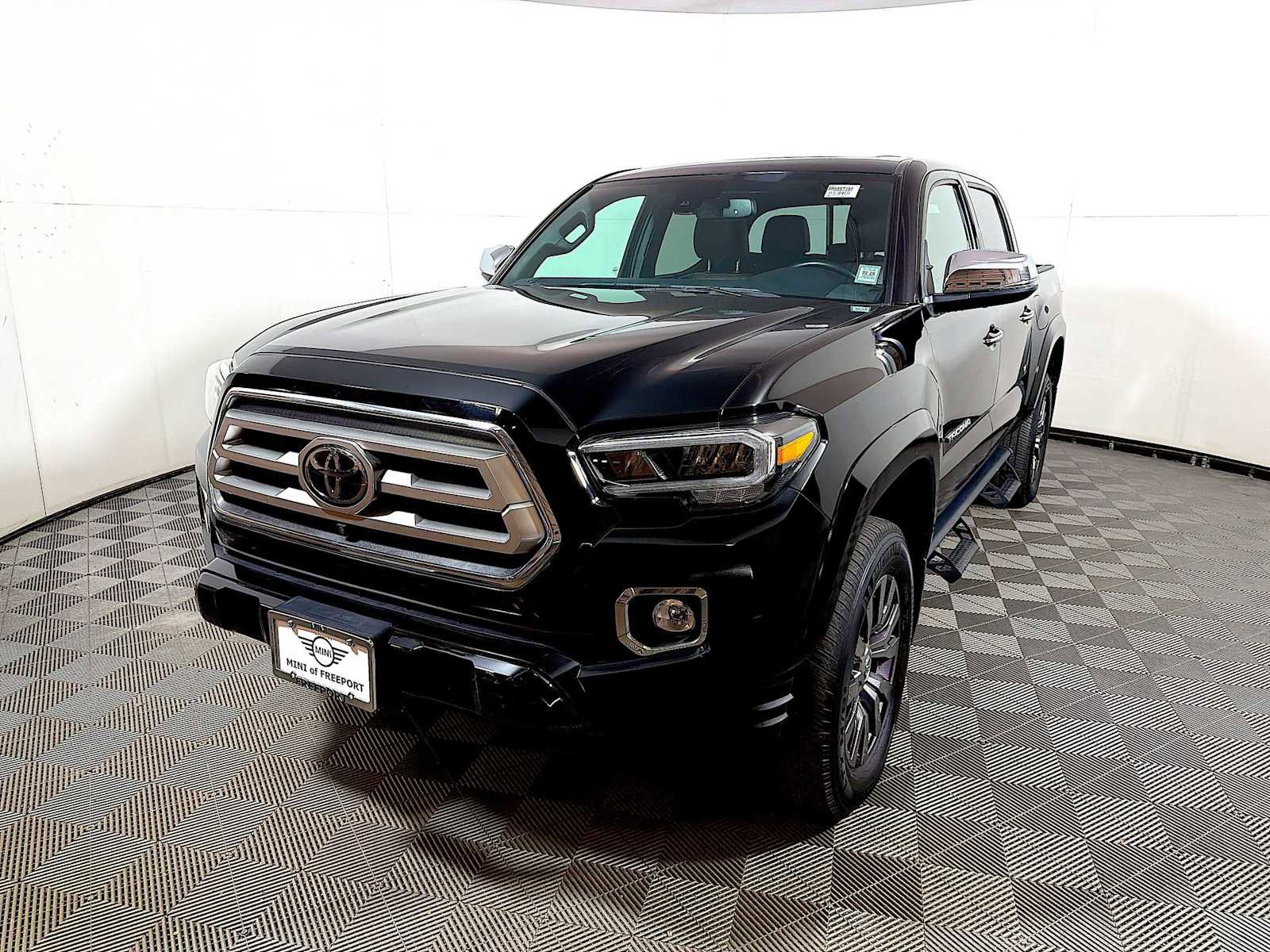 Used 2023 Toyota Tacoma Limited image 3